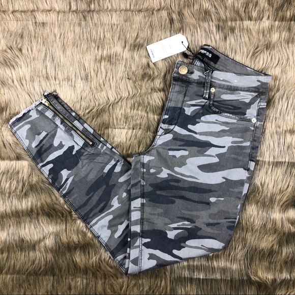 Express Mid Rise Camo Print Ankle Leggings - Picture 2 of 8